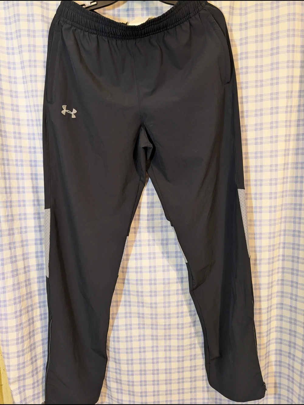Under Armour Men’s Loose Heat Gear Black Athletic Pants